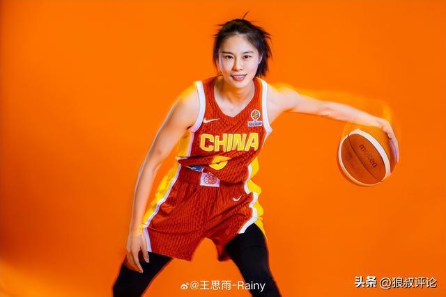 开云客户端下载-唯一老将！王思雨社媒晒照：世预赛珍惜每一次上场 拼下每一场比赛